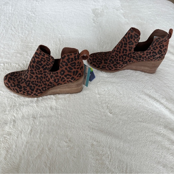 TOMS Kallie Women’s Wedge Booties Dark Ember Leopard Suede Size 8.5 NWT - Picture 3 of 11